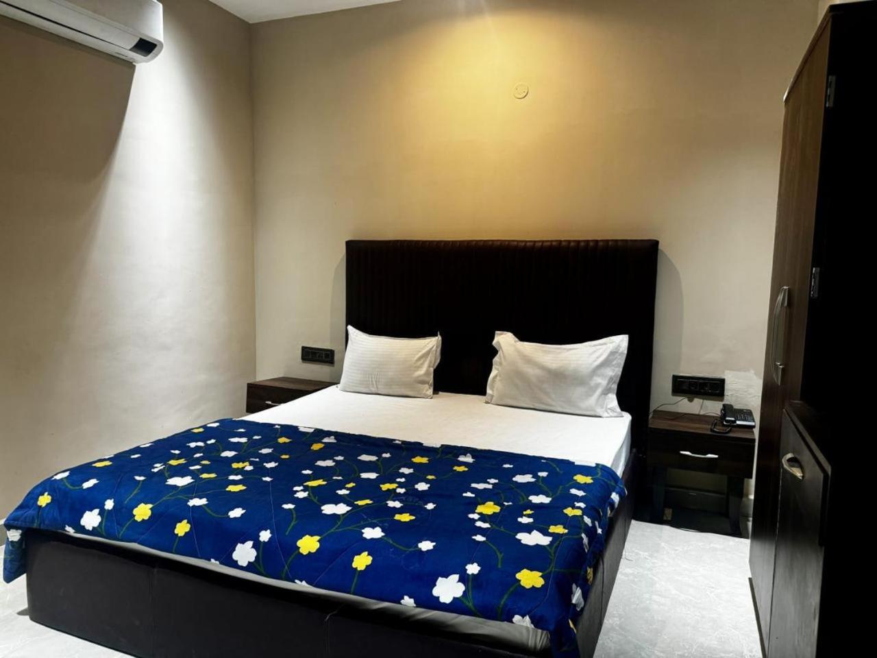 The Pearl Hotel Sirsa Exteriér fotografie